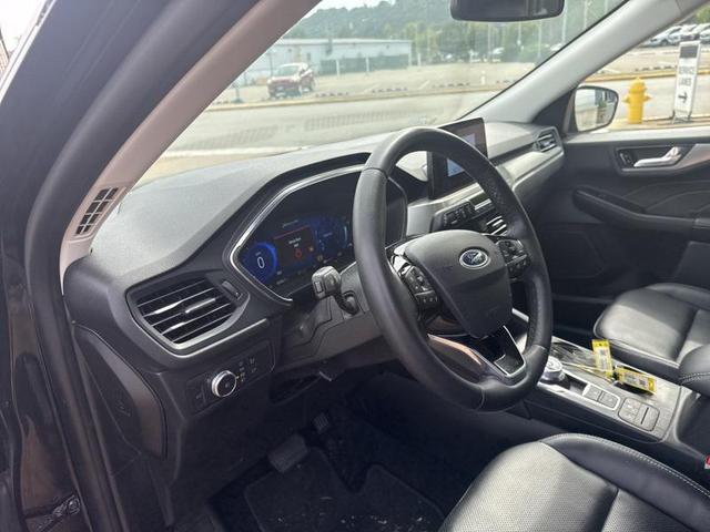 Photo of 2022 Agate Black Metallic Ford Escape