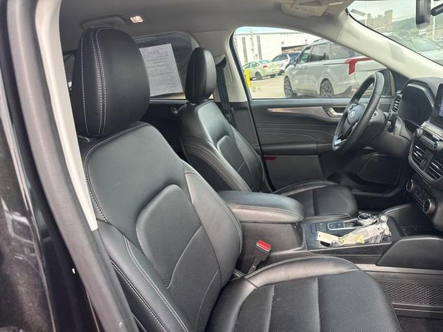 Photo of 2022 Agate Black Metallic Ford Escape