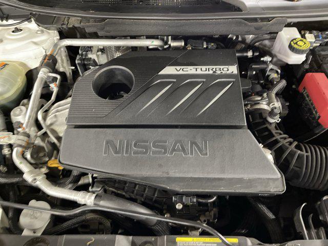 Photo of 2022 Glacier White Nissan Rogue
