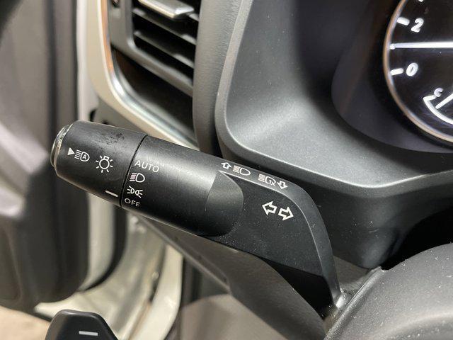 Photo of 2022 Glacier White Nissan Rogue