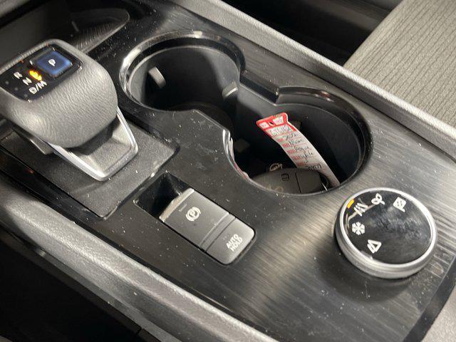 Photo of 2022 Glacier White Nissan Rogue