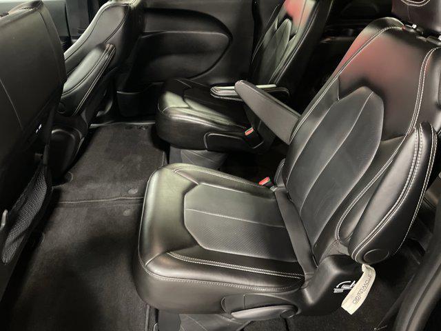 Photo of 2025 Diamond Black Crystal Pearlcoat Chrysler Pacifica