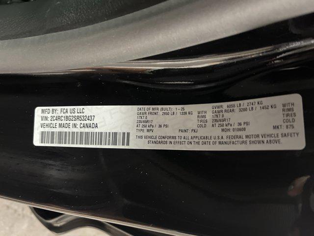 Photo of 2025 Diamond Black Crystal Pearlcoat Chrysler Pacifica