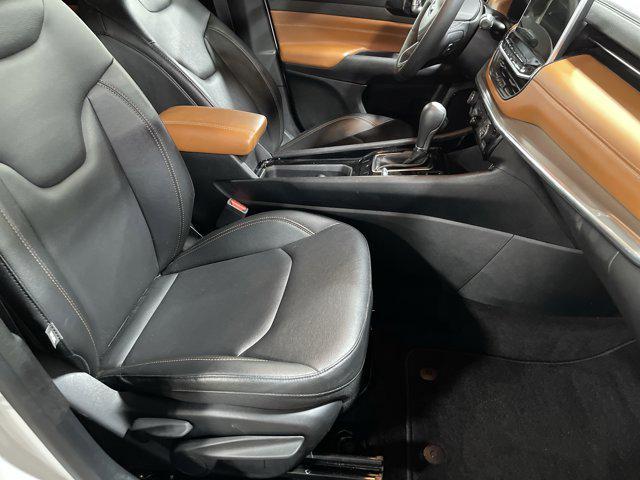 Photo of 2024 Bright White Clearcoat Jeep Compass