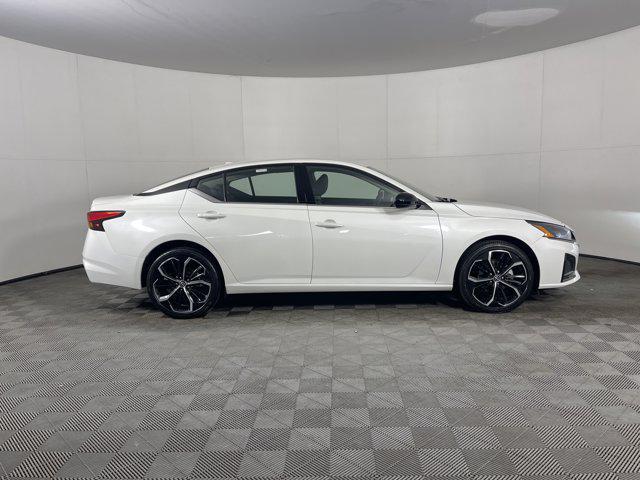 Photo of 2025 Pearl White Tricoat Nissan Altima