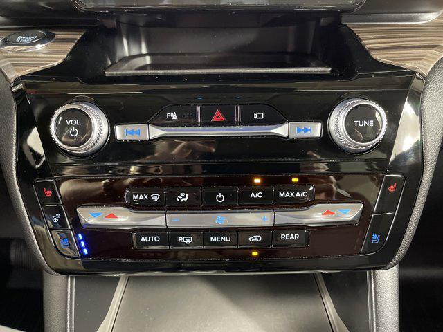 Photo of 2022 Star White Metallic Tri-Coat Ford Explorer