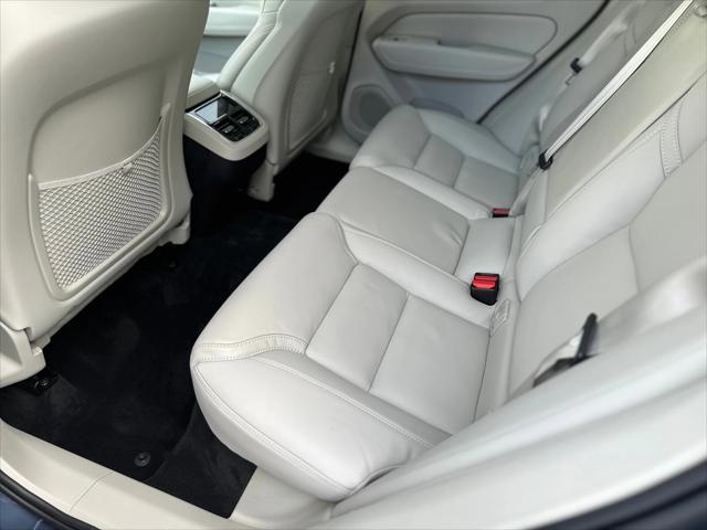 Photo of 2022 Denim Blue Volvo XC60