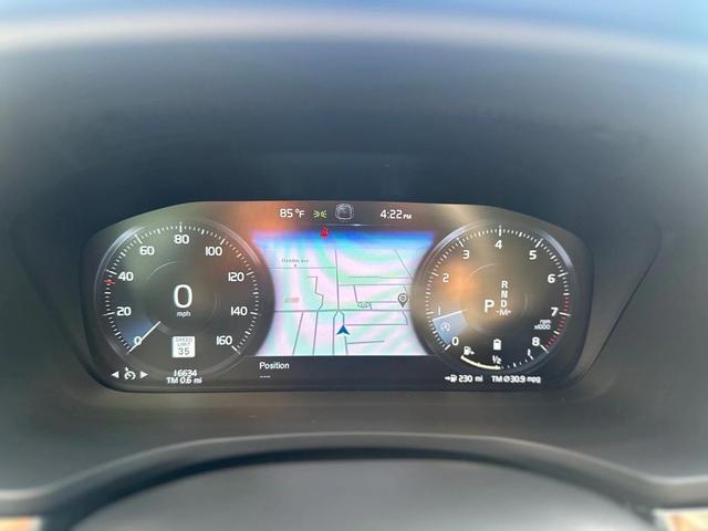 Photo of 2022 Bright Silver Metallic Volvo S60