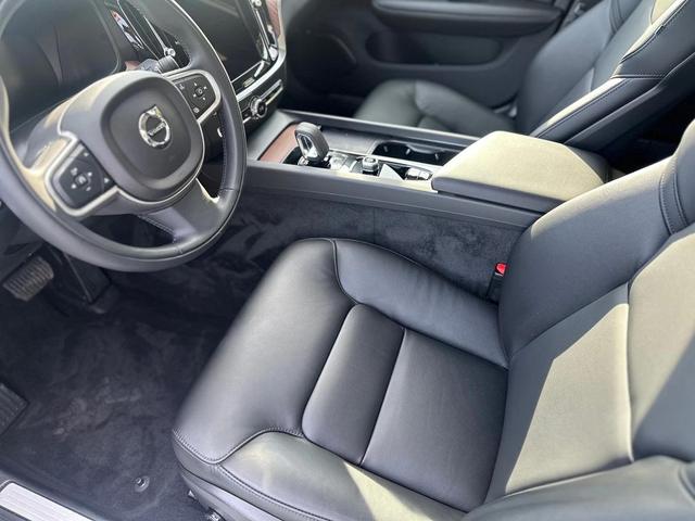 Photo of 2022 Bright Silver Metallic Volvo S60