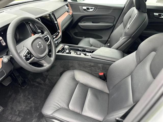 Photo of 2023 Silver Dawn Metallic Volvo XC60