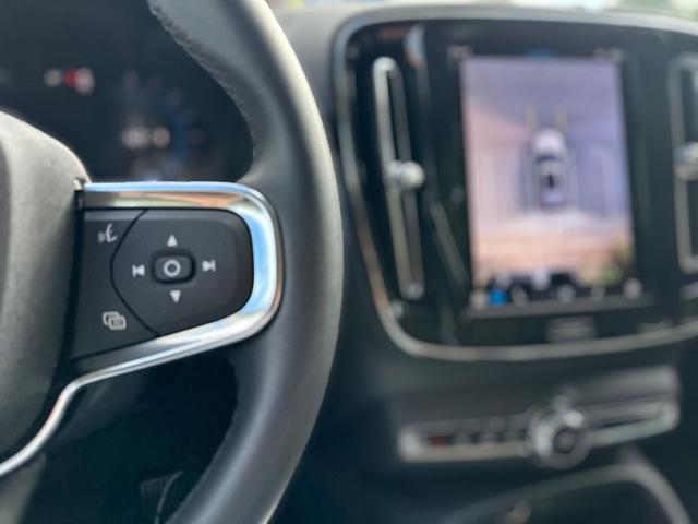 Photo of 2025 Crystal White Volvo XC40