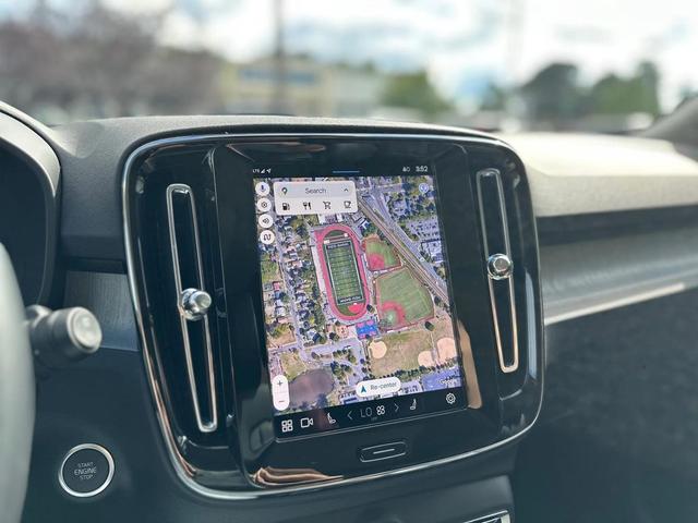 Photo of 2025 Crystal White Volvo XC40