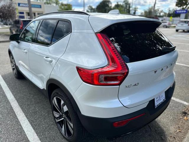 Photo of 2025 Crystal White Volvo XC40