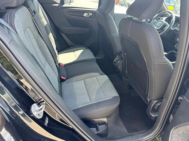 Photo of 2025 Onyx Black Metallic Volvo XC40