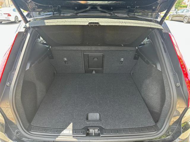 Photo of 2025 Onyx Black Metallic Volvo XC40