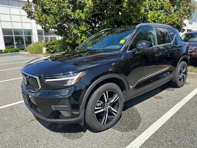 Photo of 2025 Onyx Black Metallic Volvo XC40