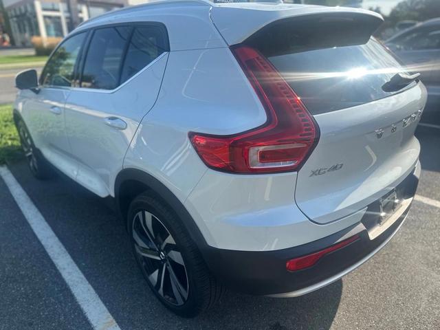 Photo of 2023 Crystal White Volvo XC40