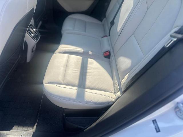 Photo of 2023 Crystal White Volvo XC40