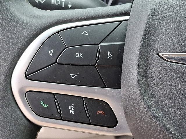 Photo of 2024 Silver Mist Clearcoat Chrysler Pacifica