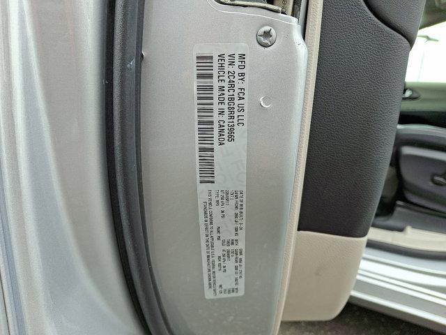 Photo of 2024 Silver Mist Clearcoat Chrysler Pacifica