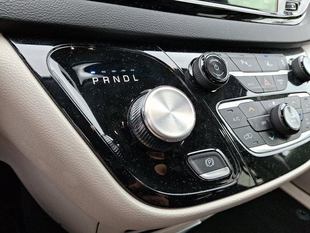Photo of 2024 Silver Mist Clearcoat Chrysler Pacifica