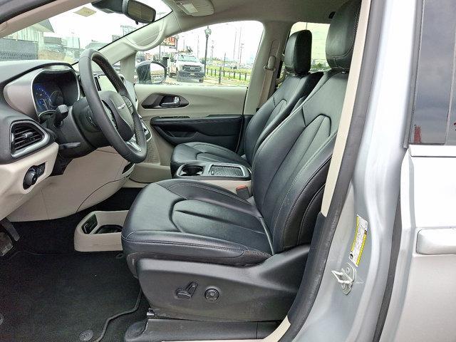 Photo of 2024 Silver Mist Clearcoat Chrysler Pacifica