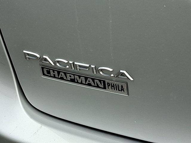 Photo of 2024 Silver Mist Clearcoat Chrysler Pacifica