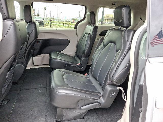 Photo of 2024 Silver Mist Clearcoat Chrysler Pacifica