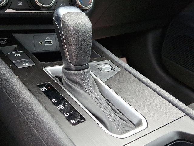 Photo of 2025 Canyon Bronze M Nissan Kicks