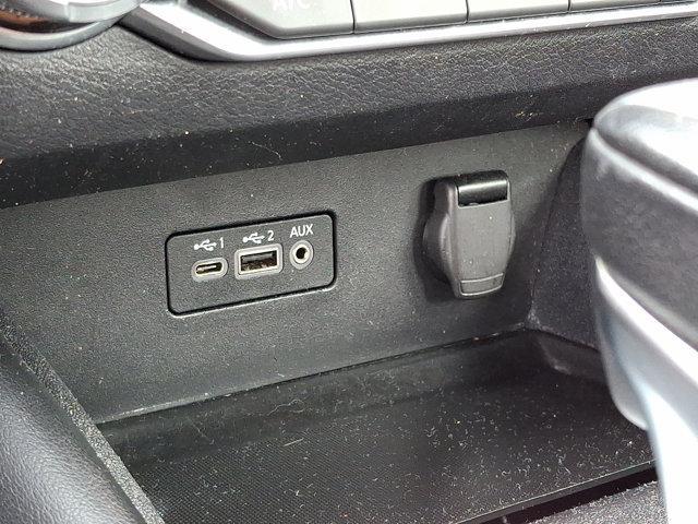Photo of 2022 Glacier White Nissan Altima