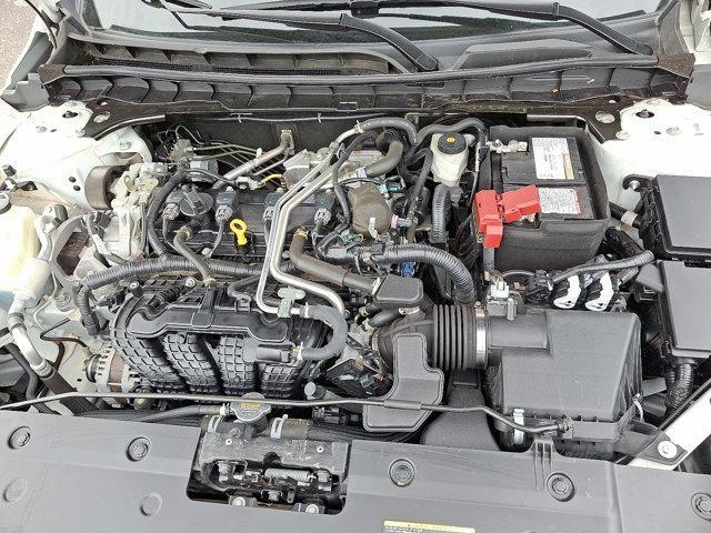 Photo of 2022 Glacier White Nissan Altima