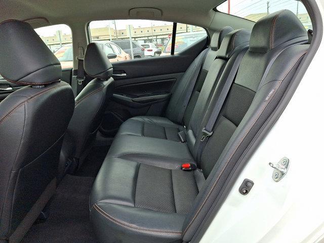 Photo of 2022 Glacier White Nissan Altima