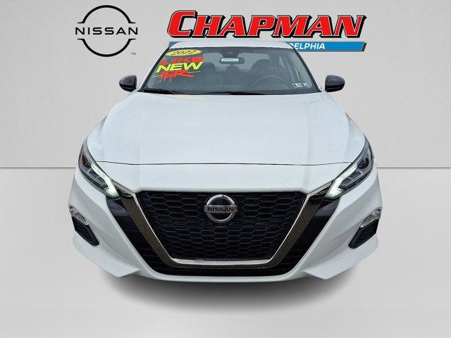 Photo of 2022 Glacier White Nissan Altima