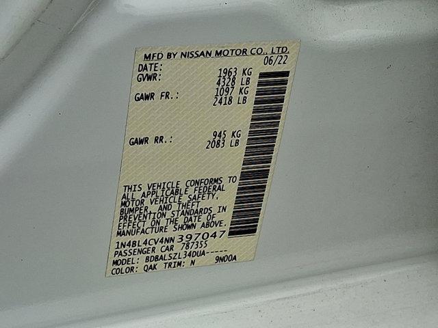 Photo of 2022 Glacier White Nissan Altima