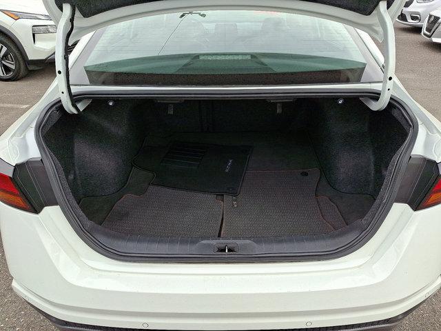 Photo of 2022 Glacier White Nissan Altima