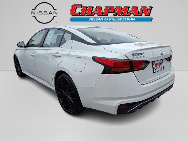 Photo of 2022 Glacier White Nissan Altima