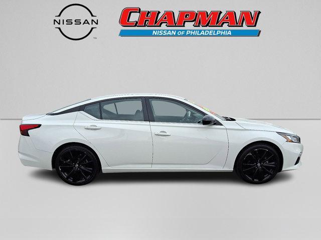 Photo of 2022 Glacier White Nissan Altima