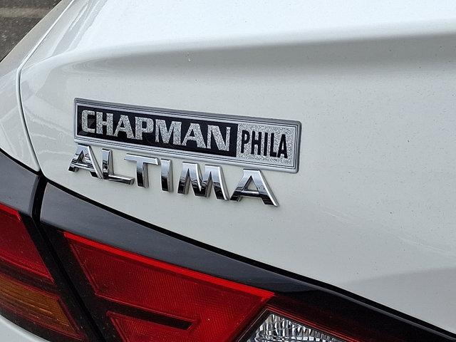 Photo of 2022 Glacier White Nissan Altima