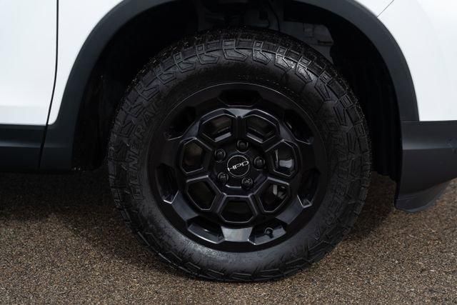 Photo of 2025 Platinum White Pearl Honda Ridgeline