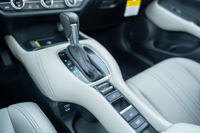 Photo of 2026 Platinum White Pearl Honda HR-V