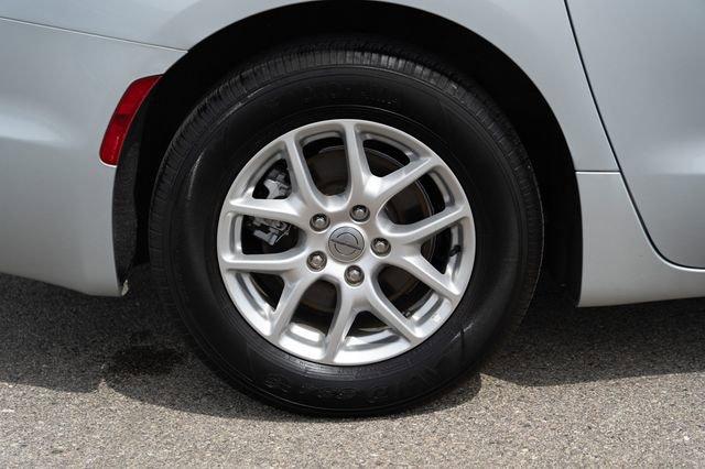 Photo of 2023 Silver Mist Clearcoat Chrysler Pacifica