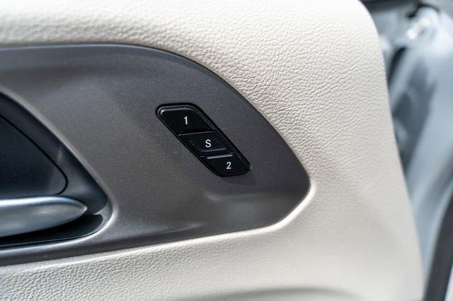 Photo of 2023 Silver Mist Clearcoat Chrysler Pacifica