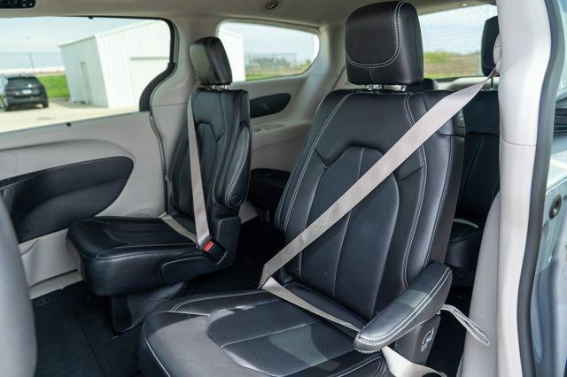 Photo of 2023 Silver Mist Clearcoat Chrysler Pacifica