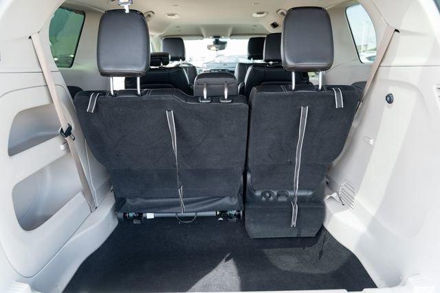 Photo of 2023 Silver Mist Clearcoat Chrysler Pacifica