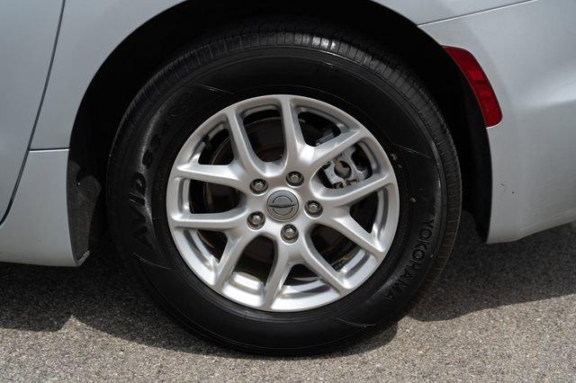 Photo of 2023 Silver Mist Clearcoat Chrysler Pacifica