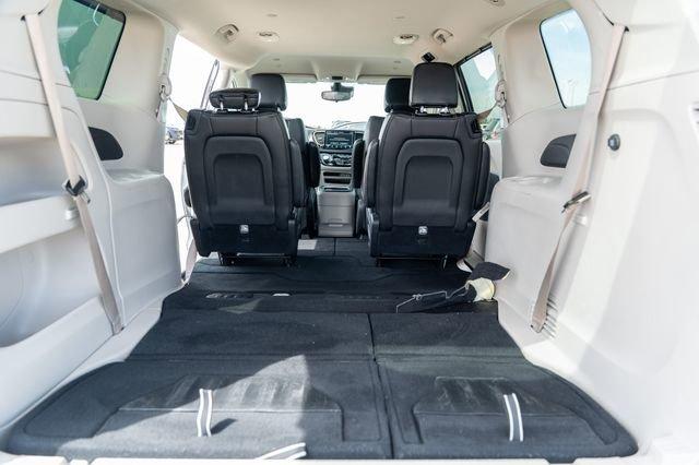 Photo of 2023 Silver Mist Clearcoat Chrysler Pacifica