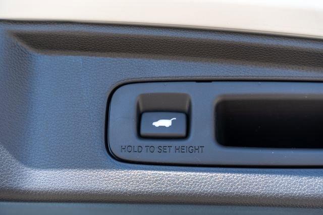Photo of 2025 Platinum White Pearl Honda CR-V Hybrid