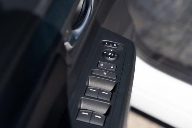 Photo of 2025 Platinum White Pearl Honda CR-V Hybrid