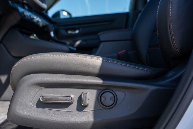 Photo of 2025 Platinum White Pearl Honda CR-V Hybrid
