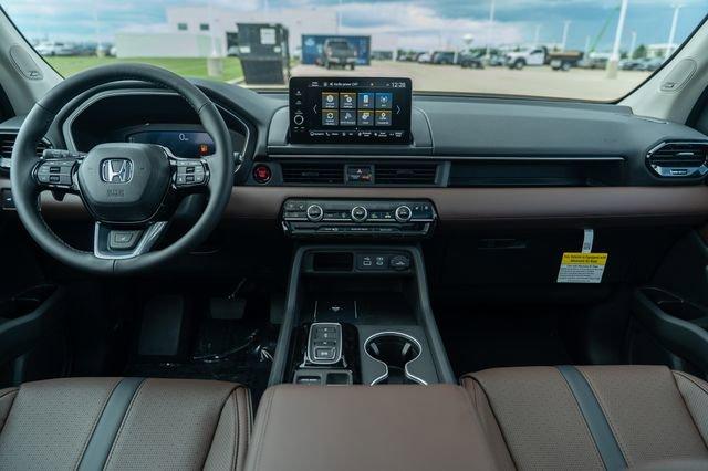 Photo of 2023 Platinum White Pearl Honda Pilot